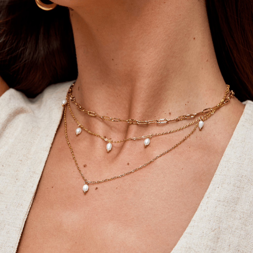 Kayla Collier à plusieurs rangs avec perles en forme de goutte
