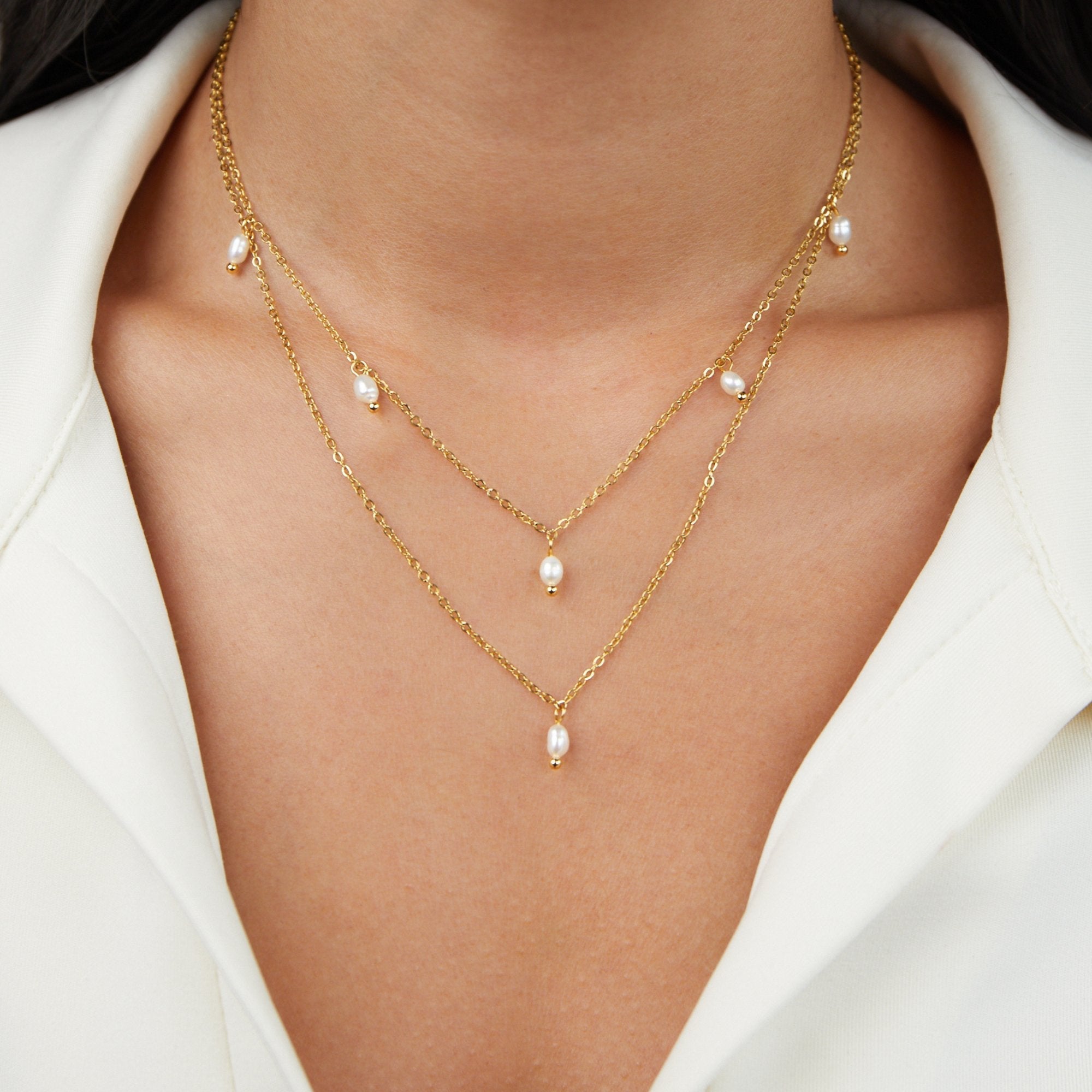 Kayla Collier à plusieurs rangs avec perles en forme de goutte